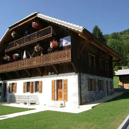 La Ferme De Sous-lachat 公寓